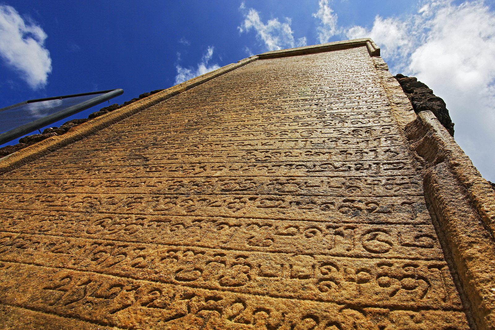Steintafel in Polonnaruwa_Sri Lanca